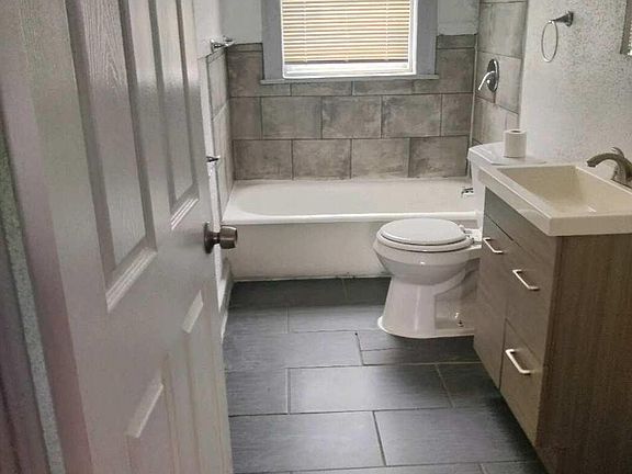 3rd image of 2215 Lansing St #315