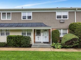 4425 Wilshire Ln #4425, Oakdale, NY 11769