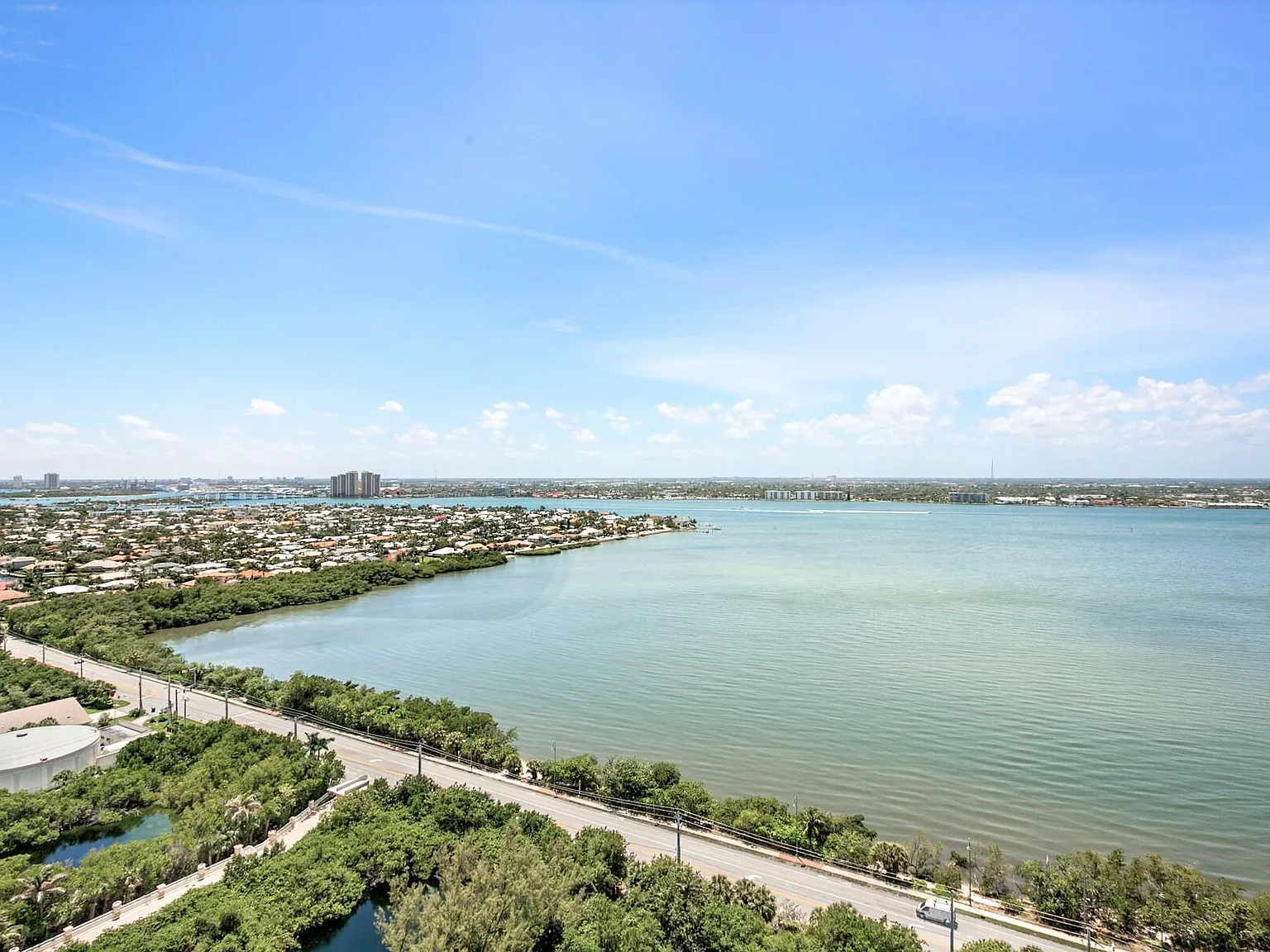 2 bed, 2.0 bath, 1804 sqft, $8,500 — Photo 4