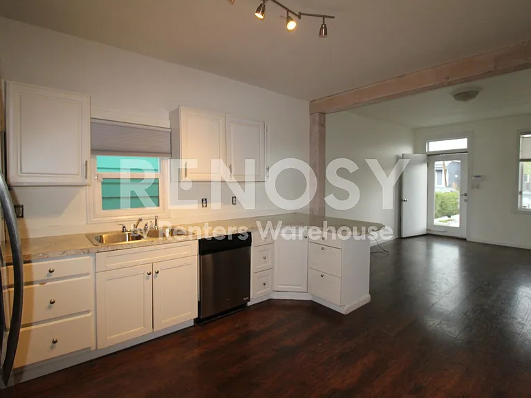 2828 Stout St — Photo 9