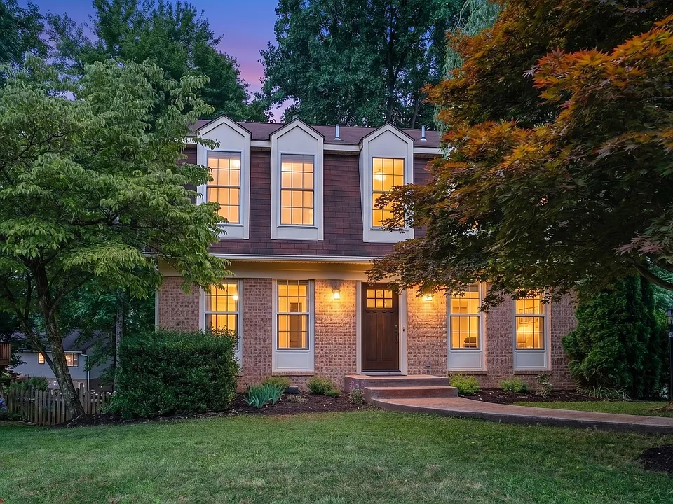 16 Rocky Way Dr