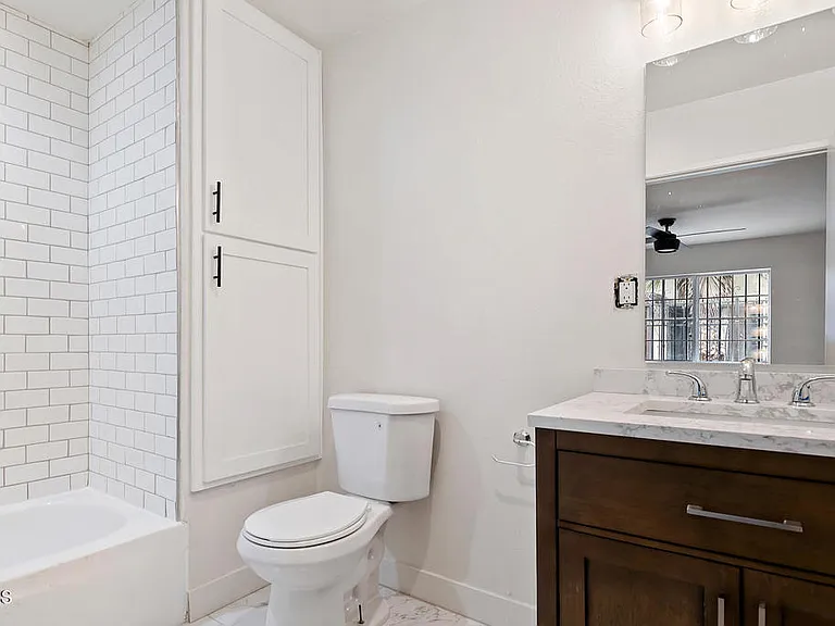 532 E 97th St #3 — Photo 4
