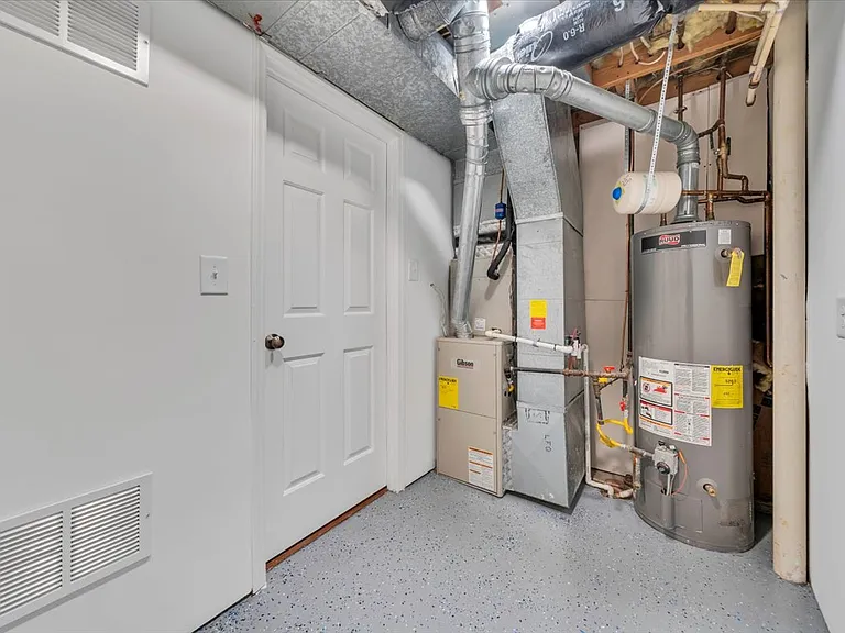 1905 Summerfield Dr — Photo 26