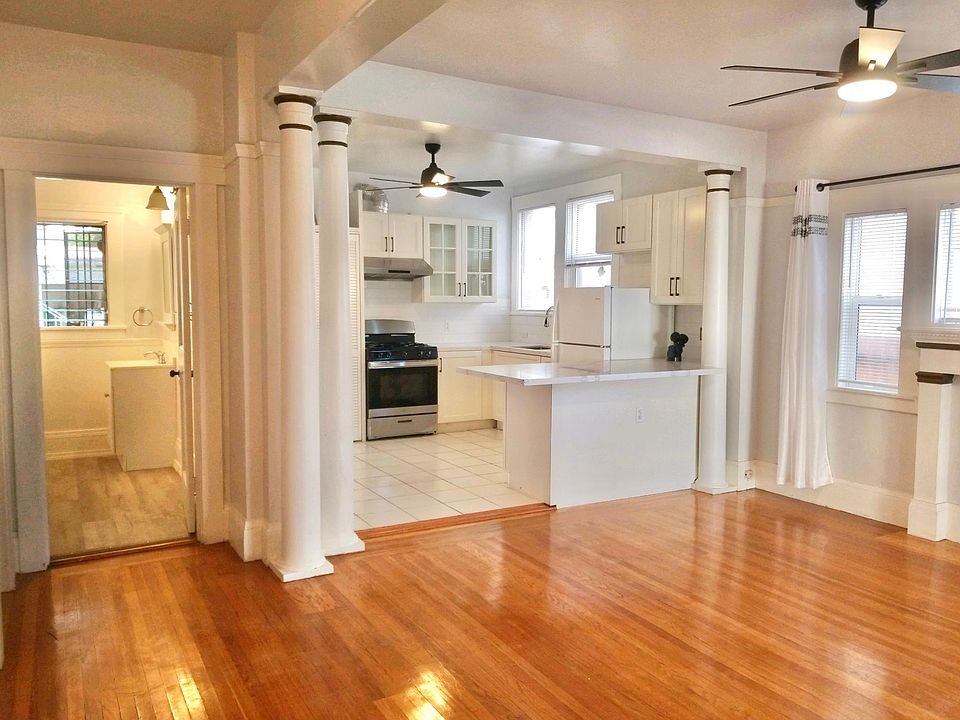 1st image of 320 E 15th St #2