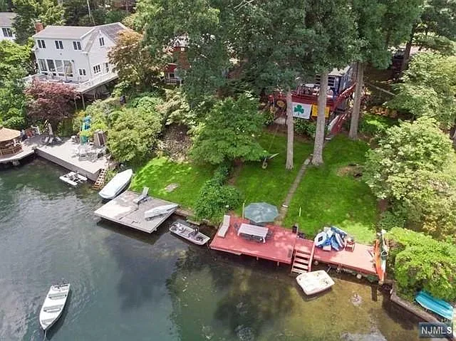 137 Lakeview Ave — Photo 23