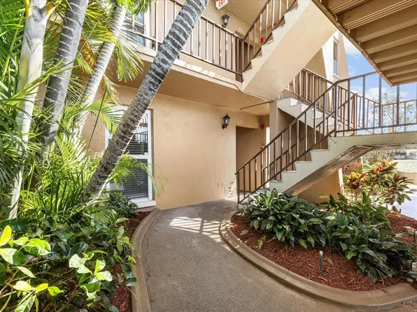 225 Country Club Dr APT B121, Largo, FL 33771