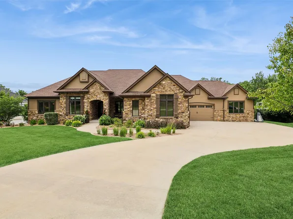3806 Turnberry Dr, West Des Moines, IA 50265