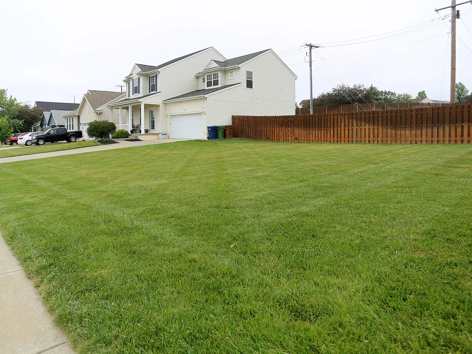 4 bed, 3692 sqft, $3,000 — Photo 3