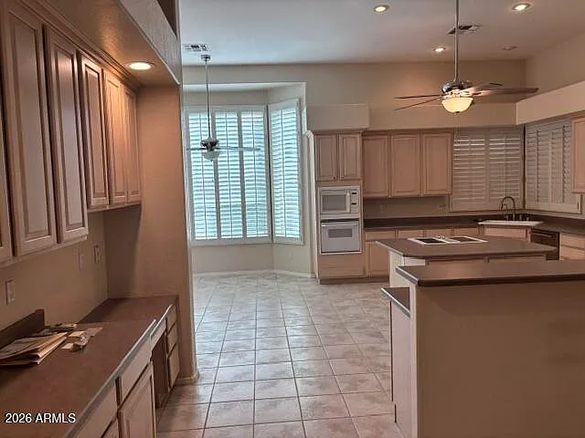 4 bed, 3.5 bath, 2984 sqft, $4,950 — Photo 3