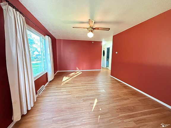 4th image of 3176 Springbrook Dr