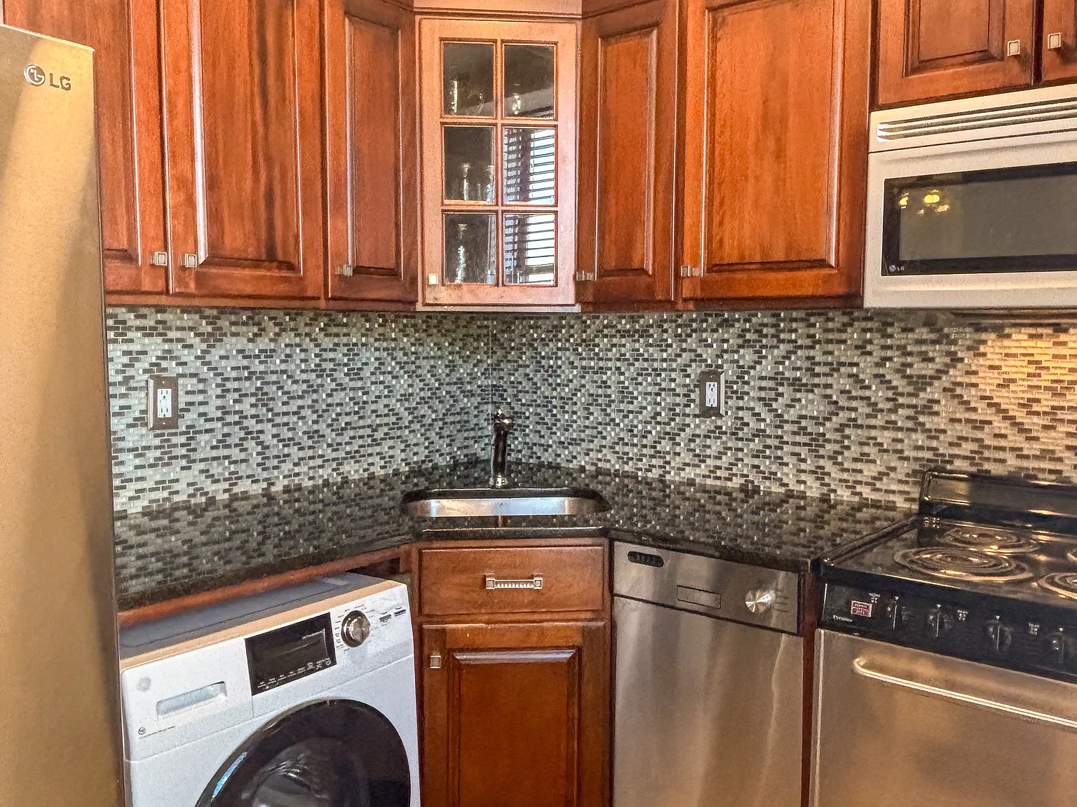 235 Monroe St — Photo 4