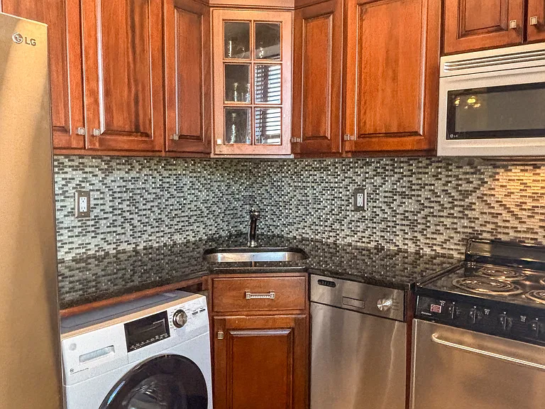 235 Monroe St #7 — Photo 4