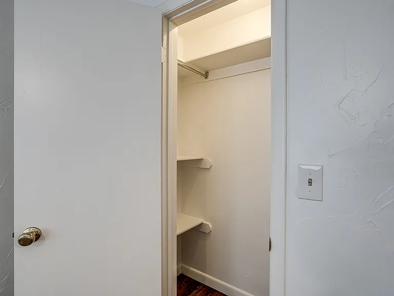 4620 N Harvey Pkwy #1/2 — Photo 30