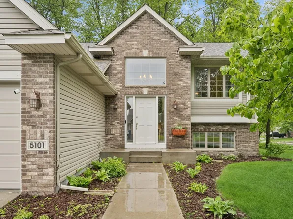 5101 201st St N, Forest Lake, MN 55025
