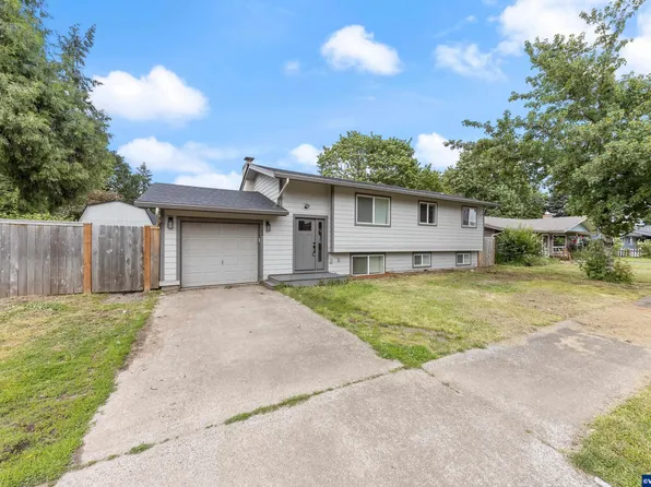 923 Shangri La Ave NE, Salem, OR 97303