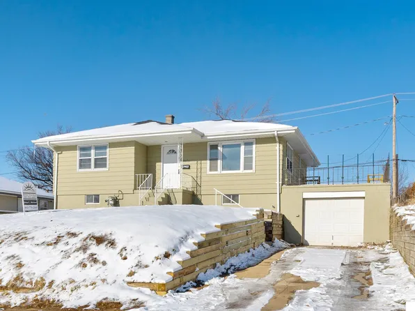 3926 Vernon Ave, Omaha, NE 68111