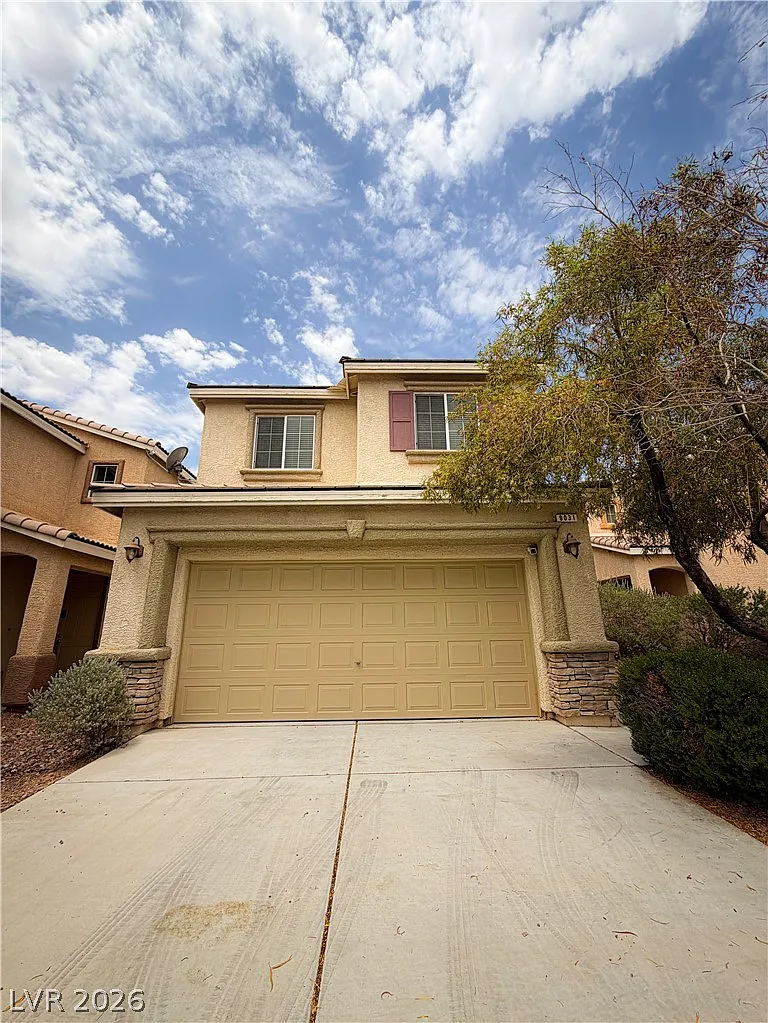 3 bed, 2.5 bath, 1936 sqft, $2,045 — Photo 1