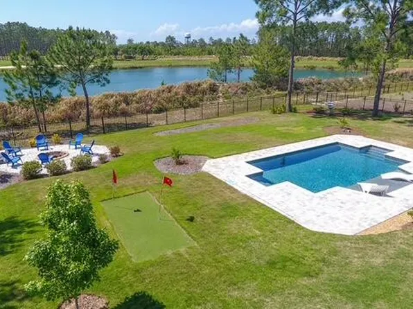 513 Club House Dr W, Freeport, FL 32439
