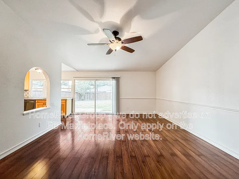 3 bed, 2.0 bath, 1404 sqft, $2,300 — Photo 3