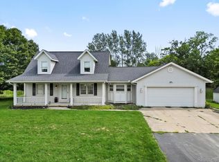 5995 Scotch Settlement Rd, Almont, MI 48003