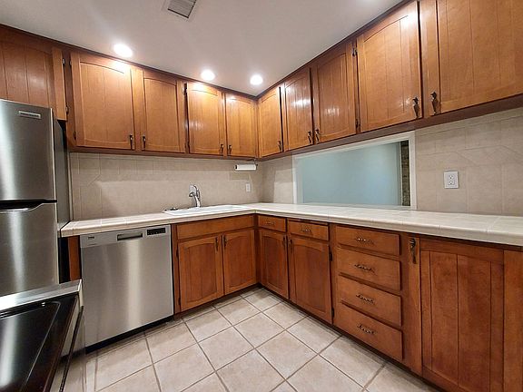 4th image of 7513 Soundview Dr