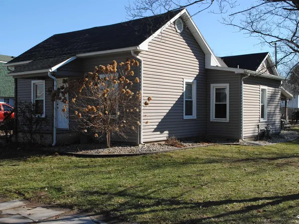 49 W Chestnut St, Petersburg, MI 49270