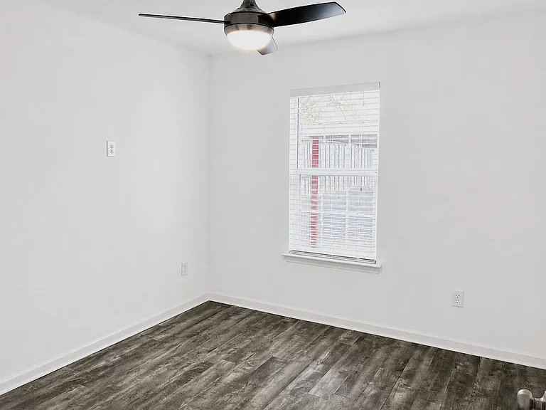 5054 W University Blvd #A — Photo 16