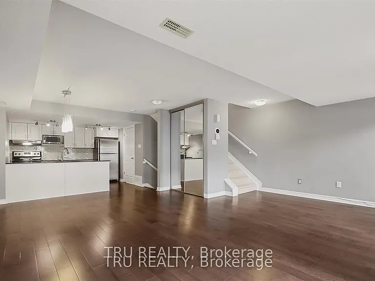 122 Lindenshade Dr #19 — Photo 14