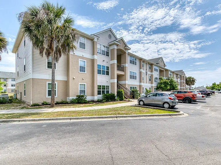 Siena Gardens Apartments — Photo 22