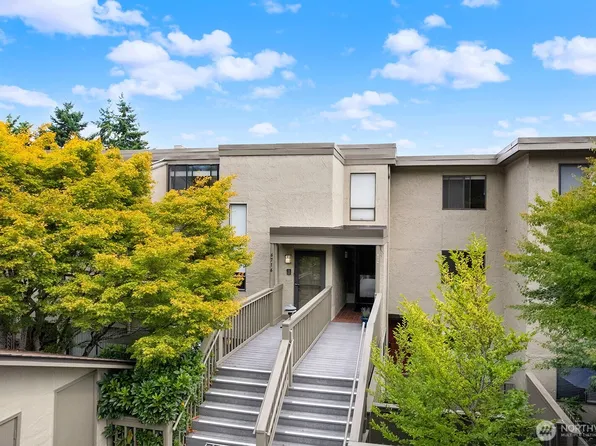 6714 Park Point Way NE, Seattle, WA 98115