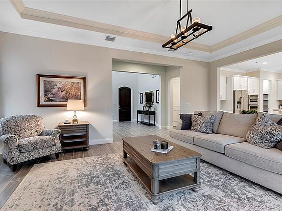 5th image of 10510 Royal Cypress Way