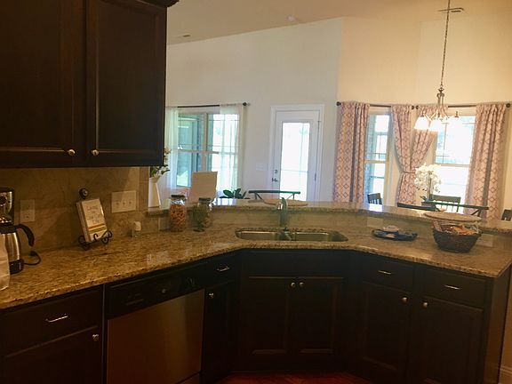 Granite ctr tops/ tile bcksp