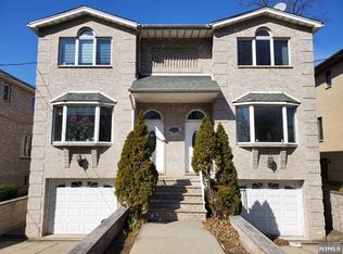 209A 5th St #A, Palisades Park, NJ 07650