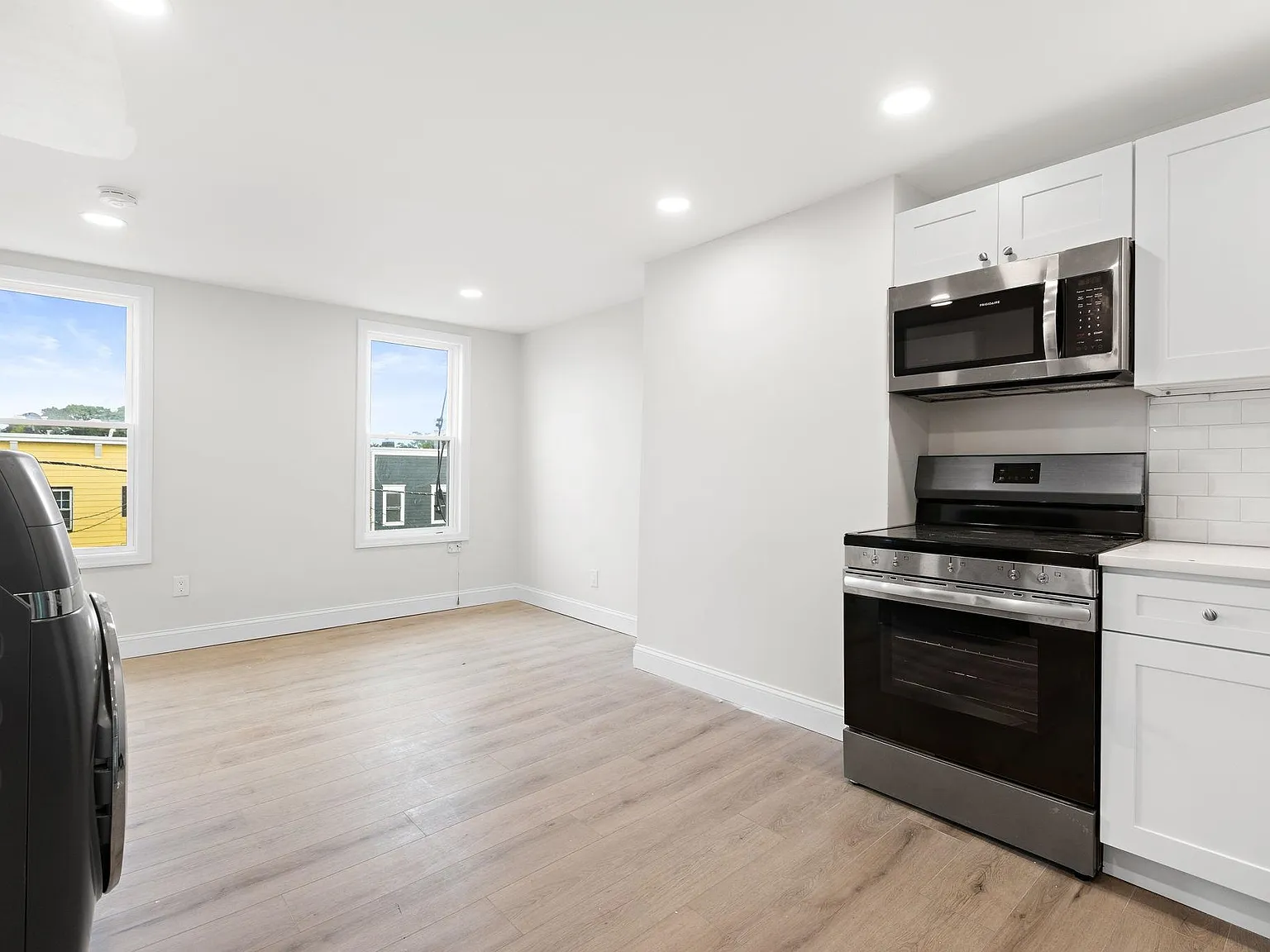 3 bed, 1.0 bath, $2,300 — Photo 3