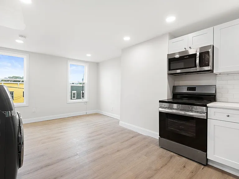 173 Van Horne St #2 — Photo 3