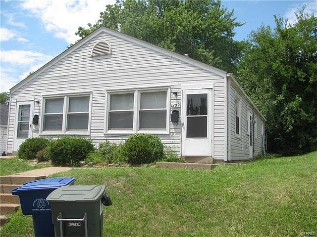 1st image of 1209-1211 San Jacinto Ct