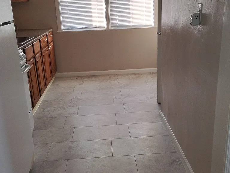 405 Denver Ct — Photo 5