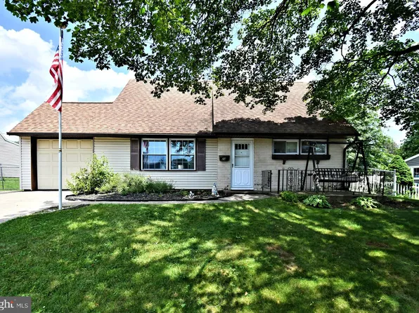 24 Conifer Rd, Levittown, PA 19057