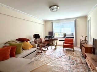 7350 Bell Blvd APT 1A, Oakland Gardens, NY 11364