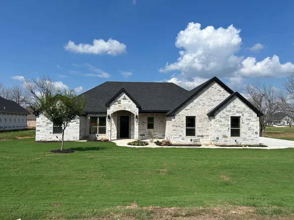2708 Village Dr, Granbury, TX 76049