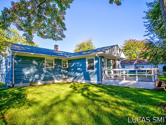 3rd image of 3024 Maple Grove Rd