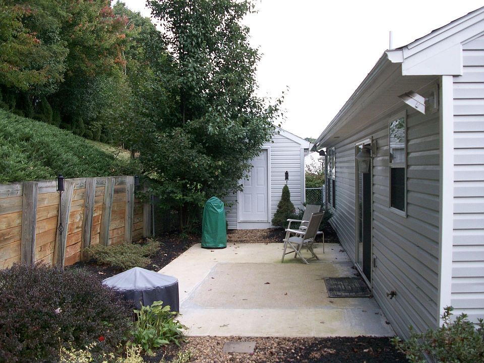 2nd image of 302 Marian Pl