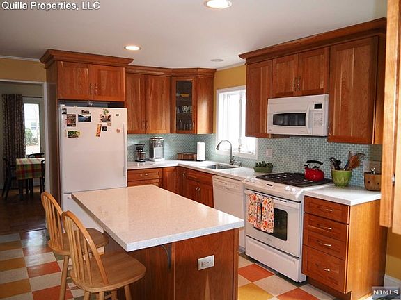 4th image of 177 Dyer Ave