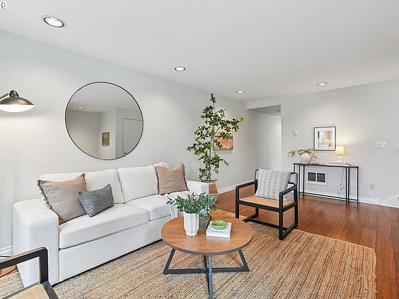 5th image of 3904 SE 16th Ave