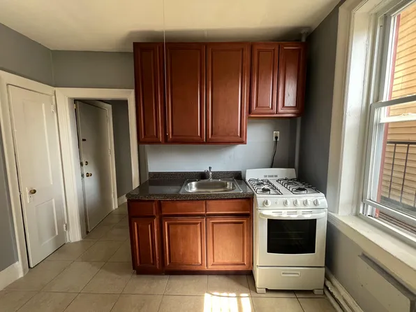 662 Avenue A #8E, Bayonne, NJ 07002