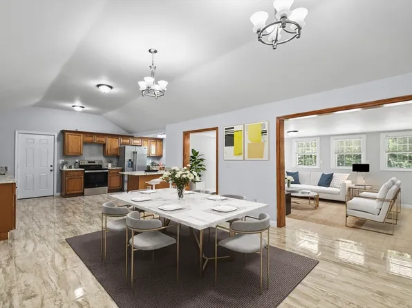 42 Douglas Rd, Webster, MA 01570