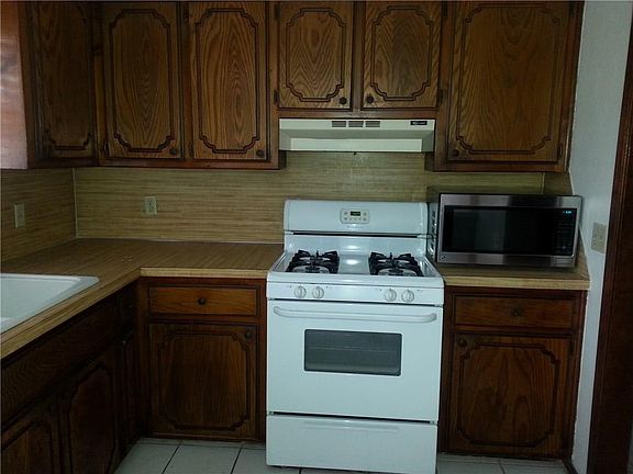 4th image of 10217 S Blackwelder Ave