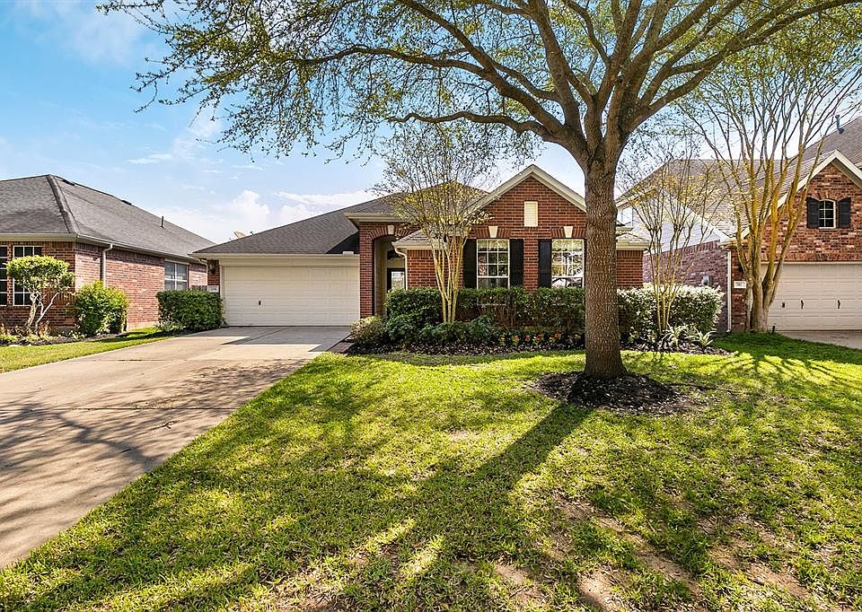 1st image of 206 Riverway Bluff Ln