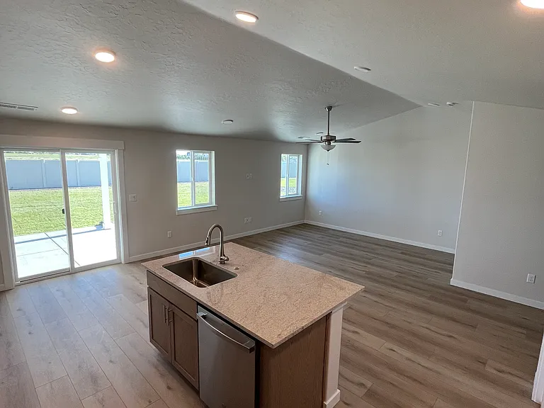 3323 E Fitz Roy Pl — Photo 2