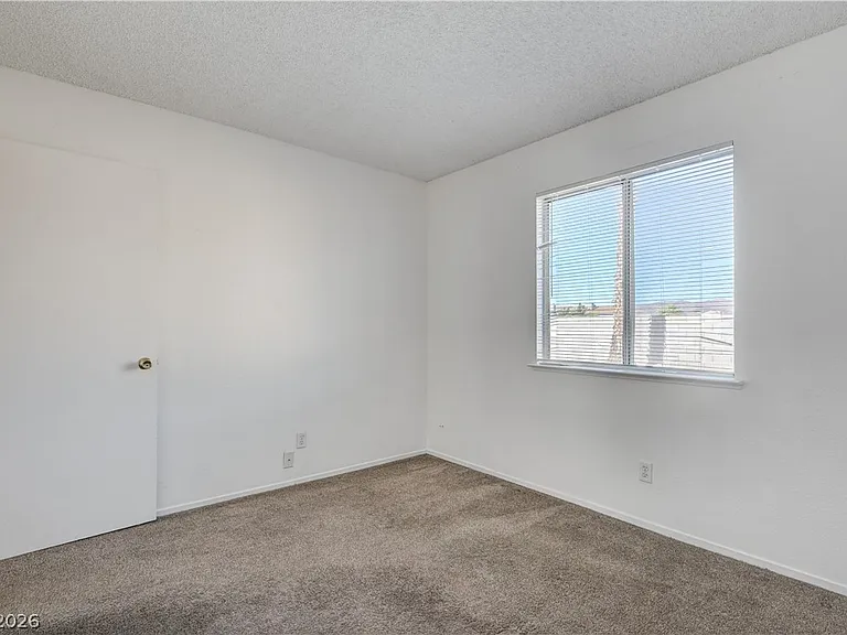 707 Honeybee Ct — Photo 32